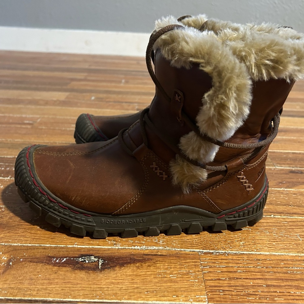 Earth Brown Winter Boots with Faux Fur Trim